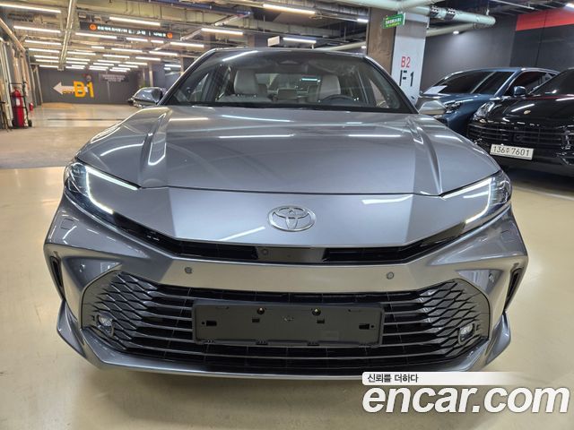 Toyota Camry 2026 — photo 2