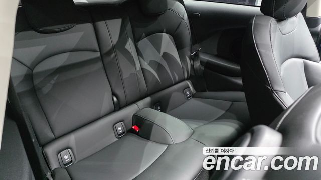 Mini Cooper 2019 — photo 17