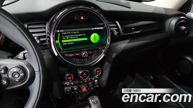 Mini Cooper 2019 — photo 20