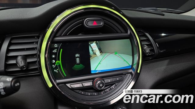 Mini Cooper 2019 — photo 21