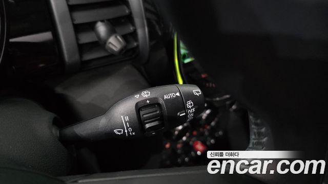 Mini Cooper 2019 — photo 24