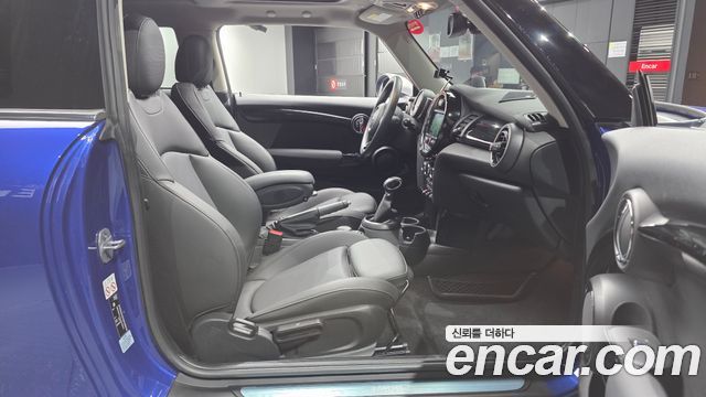 Mini Cooper 2019 — photo 16