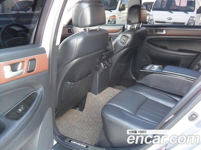 Hyundai Genesis 2013 — photo 9