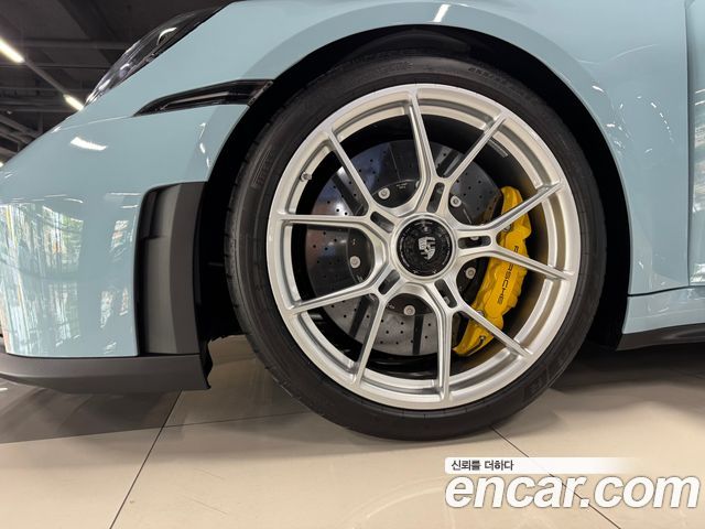 Porsche 911 2025 — photo 16