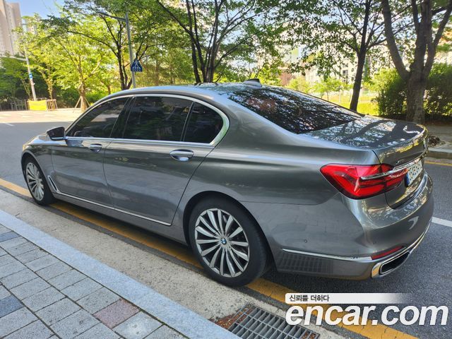 BMW 7-Series 2016 — photo 16
