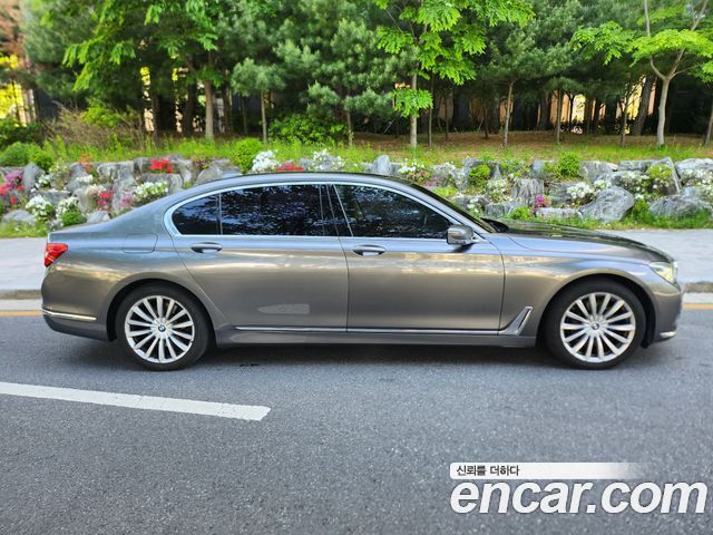 BMW 7-Series 2016 — photo 17