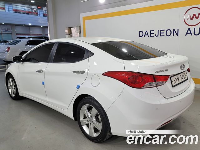 Hyundai AVANTE 2012 — photo 4