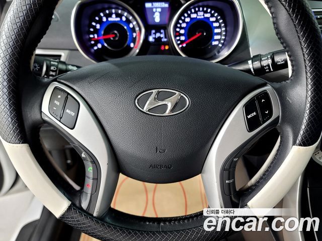Hyundai AVANTE 2012 — photo 11