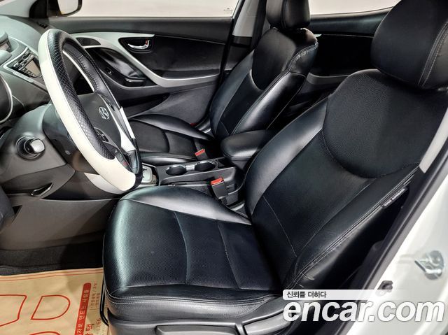 Hyundai AVANTE 2012 — photo 18