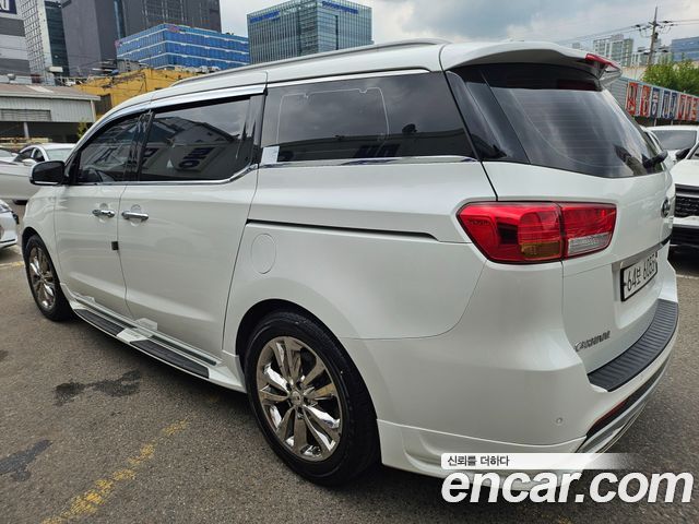 Kia Canival 2015 — photo 1