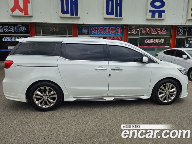 Kia Canival 2015 — photo 5