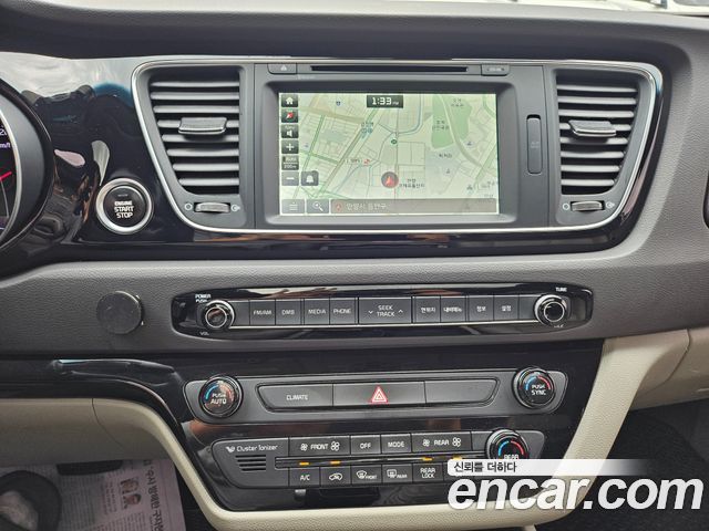 Kia Canival 2015 — photo 12