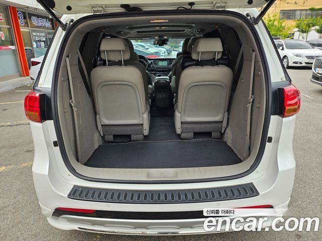 Kia Canival 2015 — photo 18