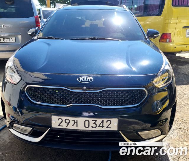 Kia Niro 2017 — photo 1