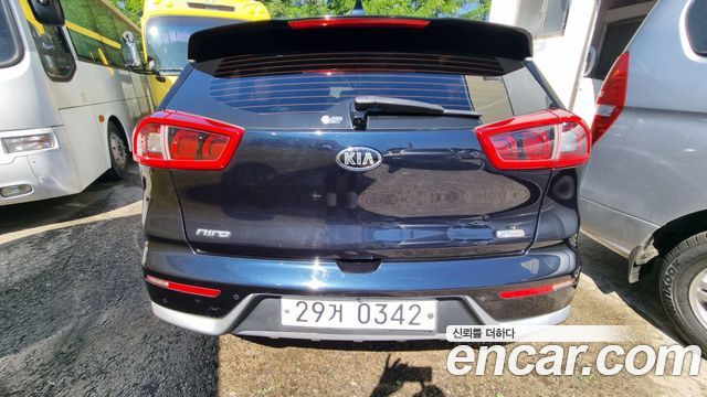 Kia Niro 2017 — photo 8