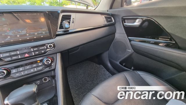 Kia Niro 2017 — photo 12