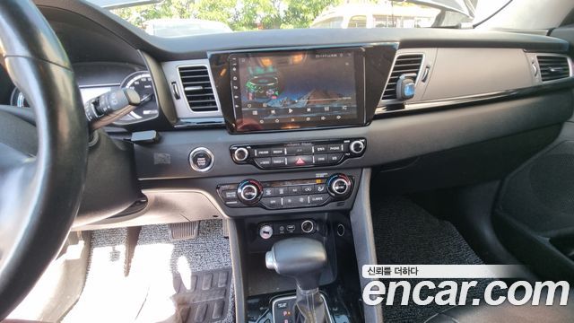 Kia Niro 2017 — photo 16