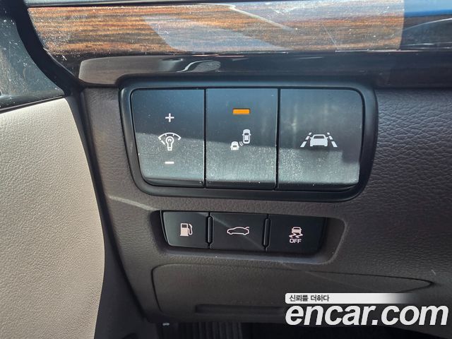 Kia K7 2018 — photo 19