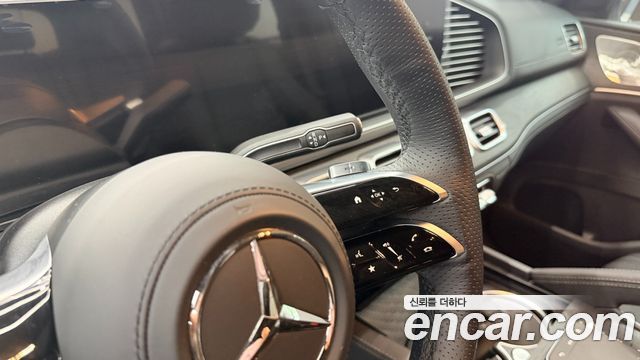 Mercedes-Benz GLS-Class 2025 — photo 9