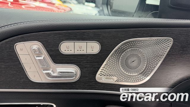 Mercedes-Benz GLS-Class 2025 — photo 12