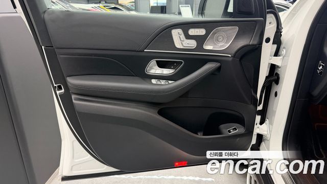 Mercedes-Benz GLS-Class 2025 — photo 13