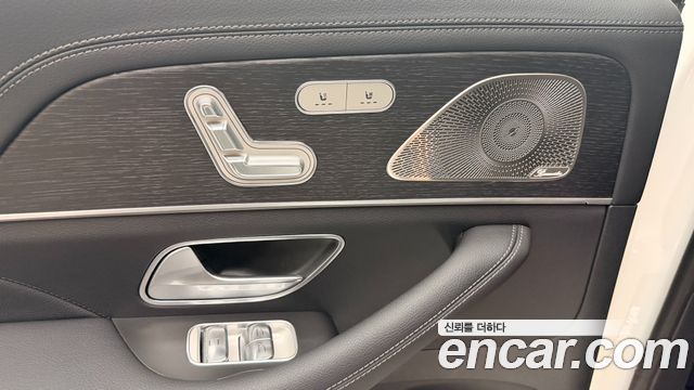 Mercedes-Benz GLS-Class 2025 — photo 14