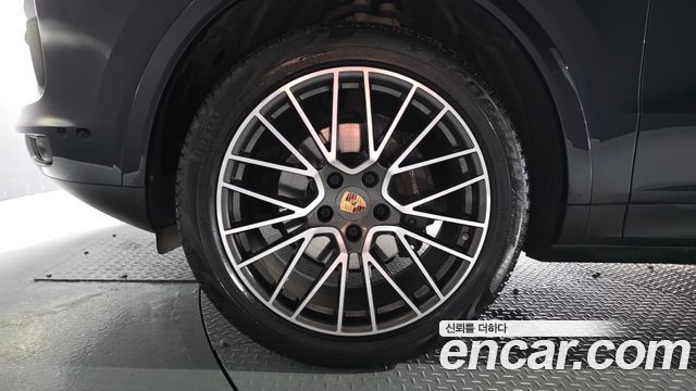 Porsche Cayenne 2021 — photo 5