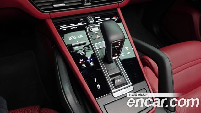 Porsche Cayenne 2021 — photo 12