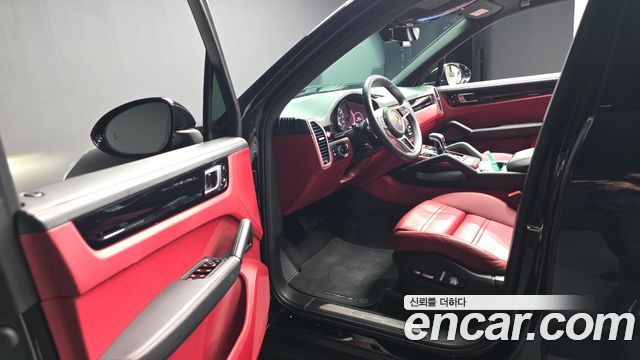 Porsche Cayenne 2021 — photo 13