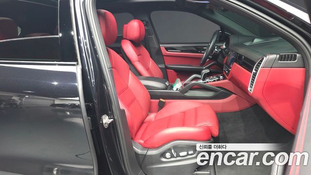 Porsche Cayenne 2021 — photo 17