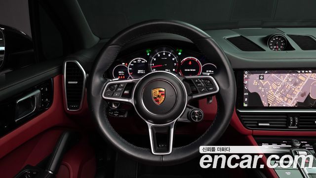 Porsche Cayenne 2021 — photo 19