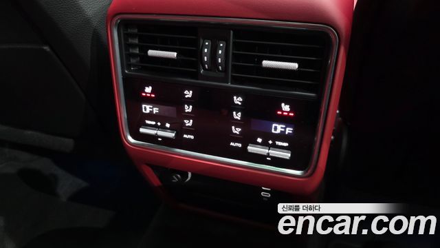 Porsche Cayenne 2021 — photo 24