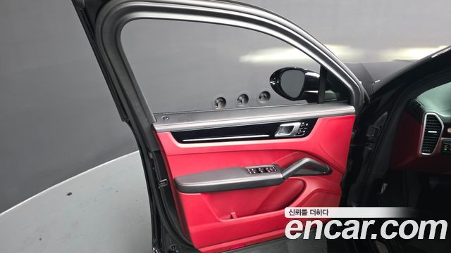 Porsche Cayenne 2021 — photo 14