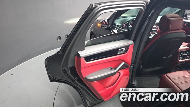 Porsche Cayenne 2021 — photo 15