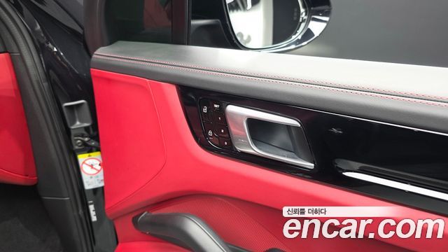 Porsche Cayenne 2021 — photo 28