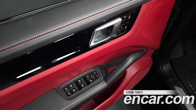 Porsche Cayenne 2021 — photo 29