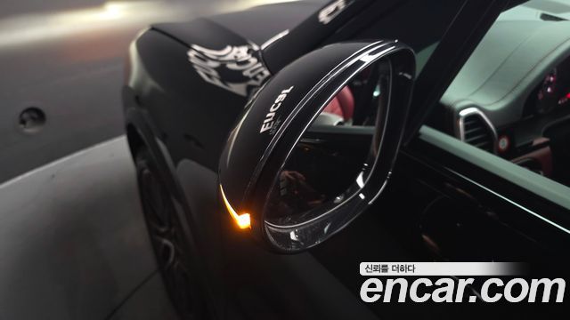 Porsche Cayenne 2021 — photo 31