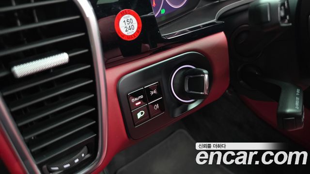Porsche Cayenne 2021 — photo 38