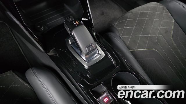 Peugeot 2008 2021 — photo 12