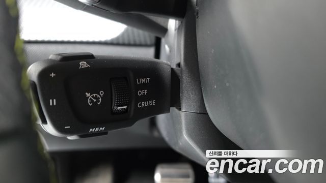 Peugeot 2008 2021 — photo 24