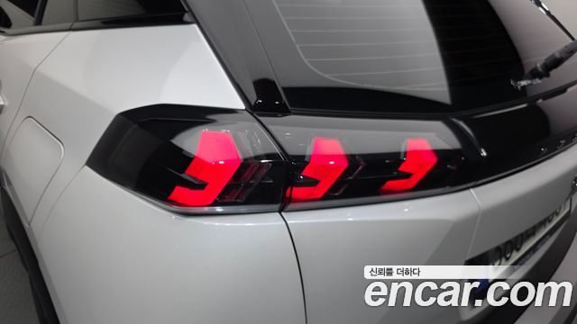 Peugeot 2008 2021 — photo 9