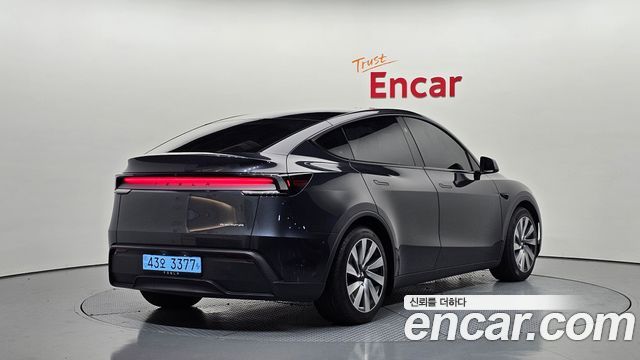 Tesla Model Y 2025 — photo 2