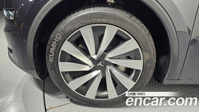 Tesla Model Y 2025 — photo 5