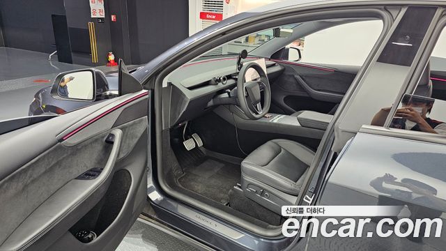 Tesla Model Y 2025 — photo 13