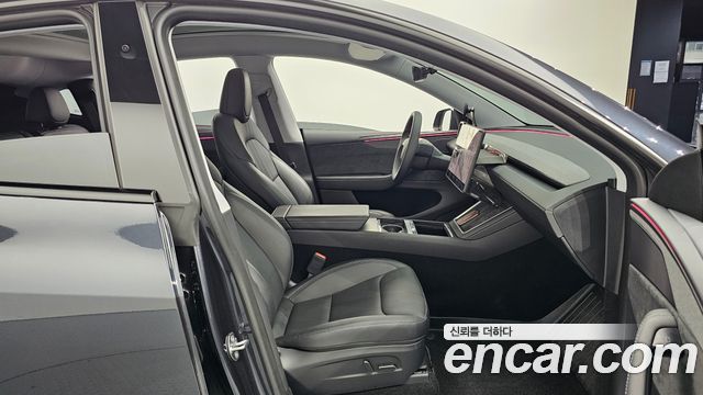 Tesla Model Y 2025 — photo 17