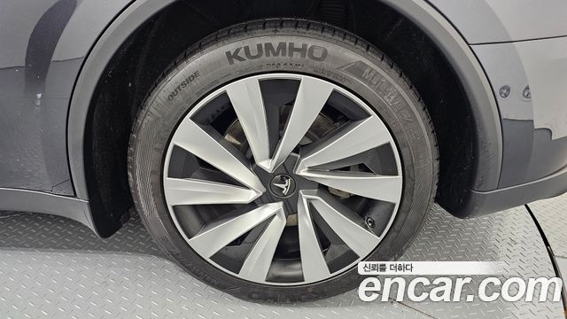 Tesla Model Y 2025 — photo 7