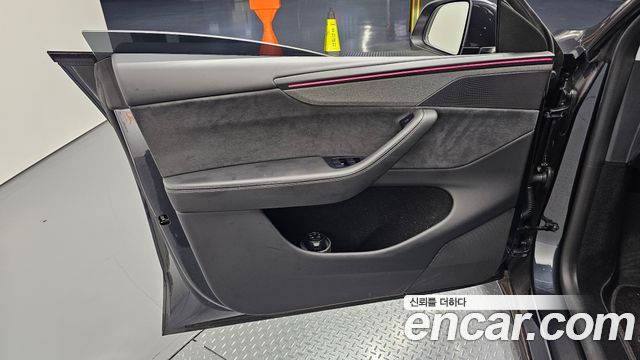 Tesla Model Y 2025 — photo 14