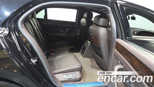 Bentley Flying Spur 2015 — photo 12