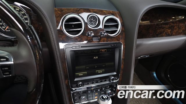 Bentley Flying Spur 2015 — photo 15