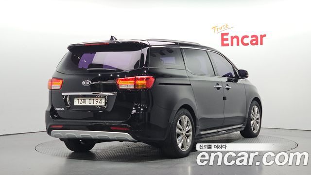 Kia Canival 2017 — photo 2